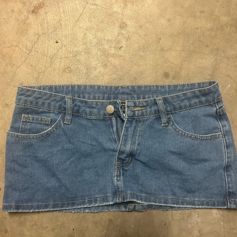 Mini skirt - Never worn